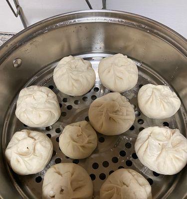 手把手教你制作美味的酸菜肉包子（家常美食）