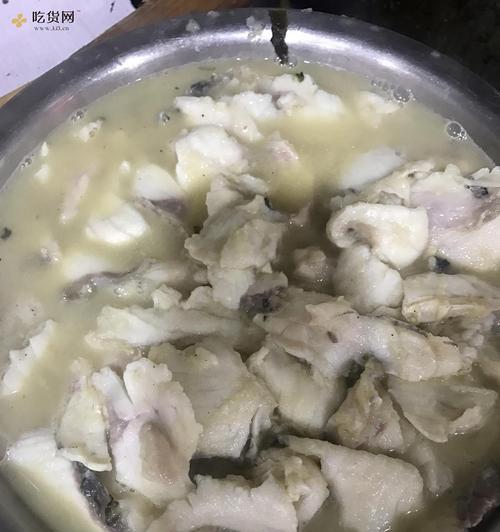 家常美食，酸菜焖鱼（让味蕾感受酸菜与鱼肉的完美结合）