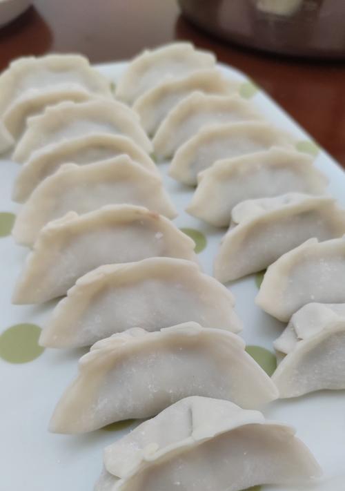 传统美食之猪肉酸菜饺子（传承经典口味）