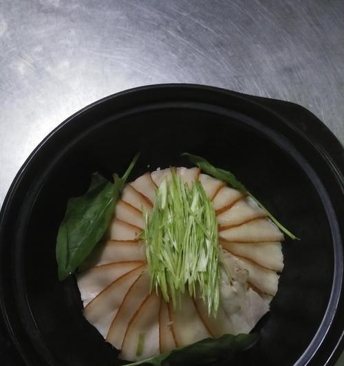 家常美食，酸菜炖白鲢（酸菜白鲢炖汤）