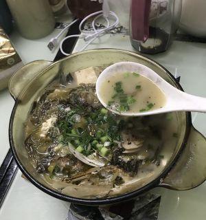 热辣美味的酸菜豆腐锅（健康养生又开胃）