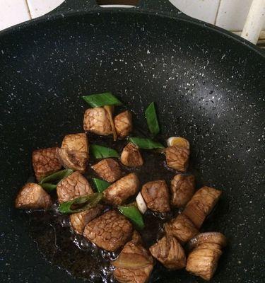 双茄烧肉，美味营养双重享受（学会这道菜）