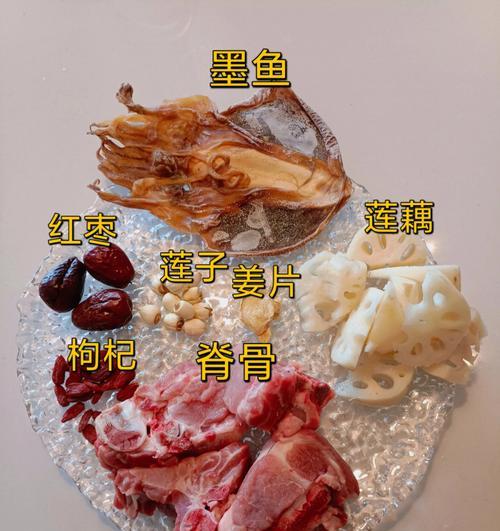 鲜美可口的双莲墨鱼汤（传统佳肴的烹制秘诀与营养价值）