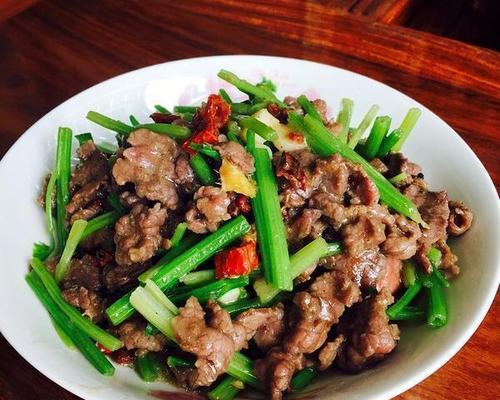 双芥烩牛肉，健康美味从锅中绽放