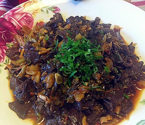 双椒腌菜炒肉丁，口感爽脆鲜美（学会这道家常小炒菜）