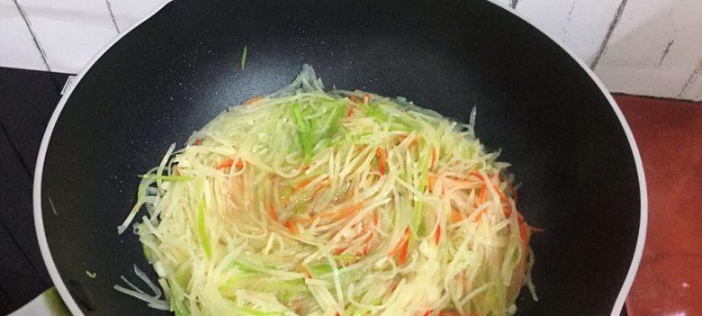 双椒土豆的做法（家常美味）