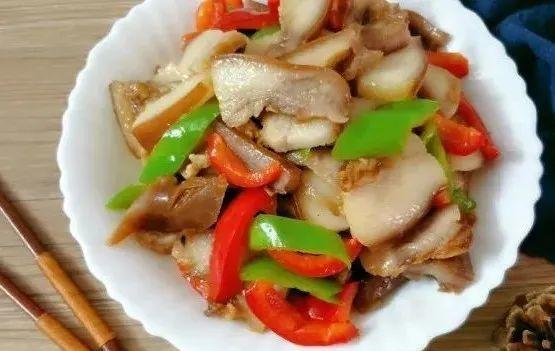 双椒肉沫的绝妙做法（以辣椒和青椒为基础）