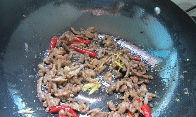 双椒牛肉丝的家常做法（健康美味）