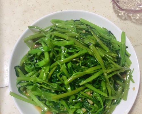 双椒空心菜杆炒火腿（香辣开胃）