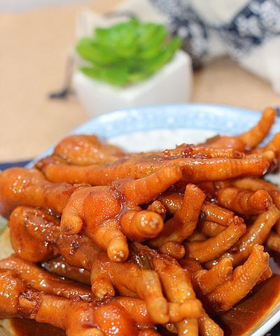 双椒凤爪，美味佳肴不容错过（烹饪技巧、佐料搭配、口感体验）