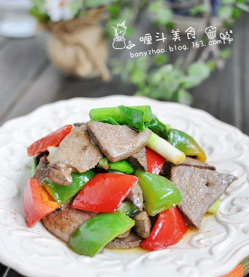 双椒炒猪腰的制作方法（传统美味佳肴的做法分享）