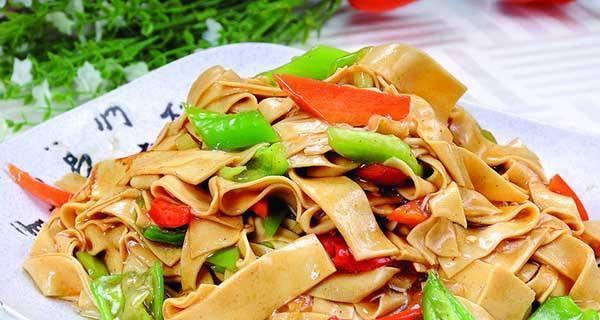 双椒炒猪皮，美味不容错过（健康营养）