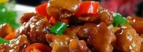双椒爆猪脆骨，美味多汁的下酒佳品（学会这道菜）