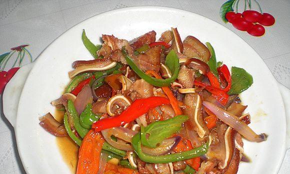 双椒爆猪脆骨，美味多汁的下酒佳品（学会这道菜）