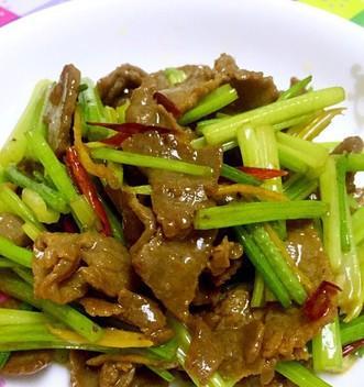 双花牛肉的美食探秘（探究双花牛肉的烹饪技巧和风味）