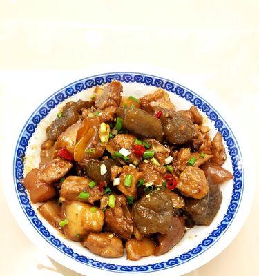 双菇烧肉，让你大快朵颐（美味双菇）