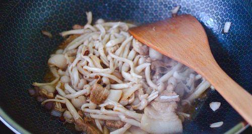 双菇里脊小炒的制作方法（口感鲜嫩）