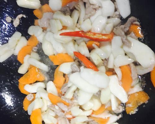 双菇里脊小炒的制作方法（口感鲜嫩）