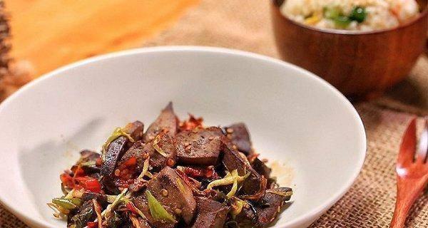 双菇酱料的制作方法（教你轻松学会制作美味双菇酱料）
