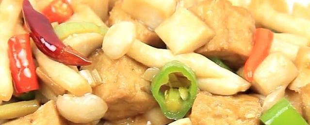 美味双菇烩豆腐（营养丰富）