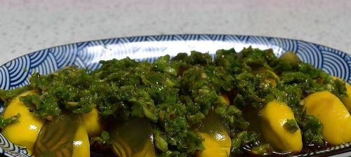 双耳拌皮蛋，美味营养的家常小菜（传统美食烹制技巧详解）