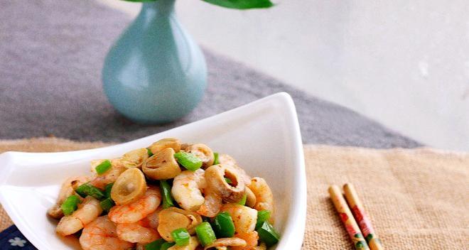 双孢菇奶油浓汤的做法（享受美食与温暖的冬日时光）