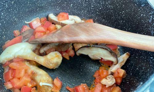 如何做一份美味的刷脂菌菇芙蓉蛋汤（健康美食的烹制方法）