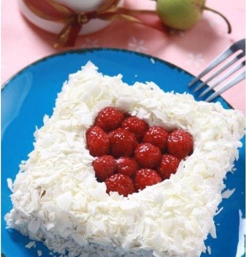 怎样制作美味树莓冰拿铁（让你品味甜醇的健康饮品）