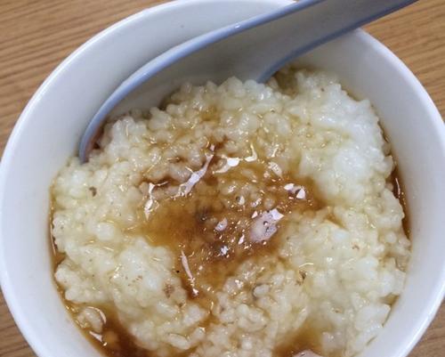 薯丝稀饭的制作方法（营养又美味的家常餐）