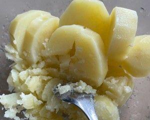 美味薯片土豆泥的制作（掌握关键步骤）