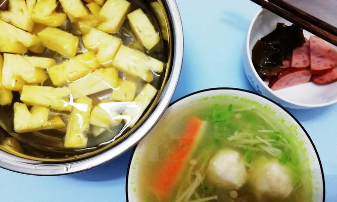 营养丰富的蔬菜丸子汤（家庭健康必备）