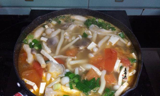 以什锦蔬菜汤为主题的健康饮食介绍（多种蔬菜组合）