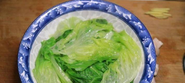 以蔬菜四宝打造营养美味（营养均衡的美食享受）