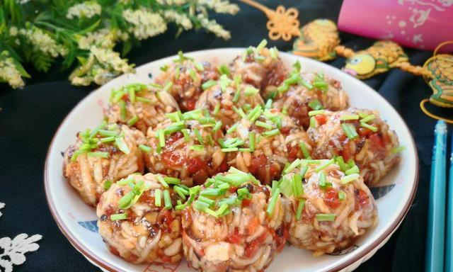用玉米、蔬菜和肉制作美味的丸子（健康营养的丸子家庭制作方法）