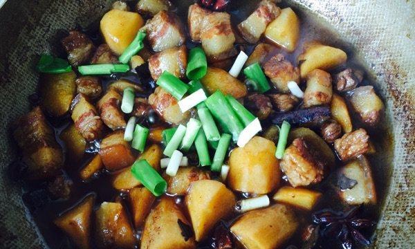 山药烧肉的美味做法（红烧口感诱人）