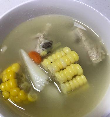 家常美食-山药排骨玉米汤（营养丰富）