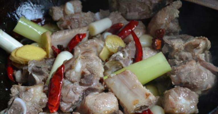 山药排骨肉的做法（家常美食）