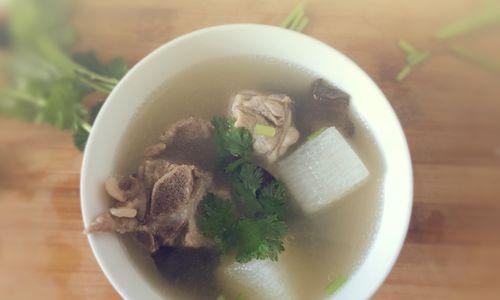 山药木耳鸡肉汤，健康美味又营养（家常菜肴）