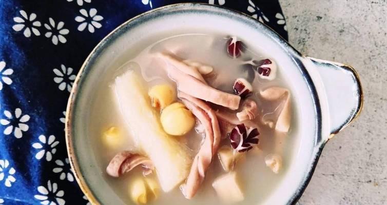 山药莲子猪肚汤——营养丰富的滋补佳品（一道传统养生汤）