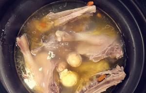 山药老鸭汤的做法（味美营养又养生）