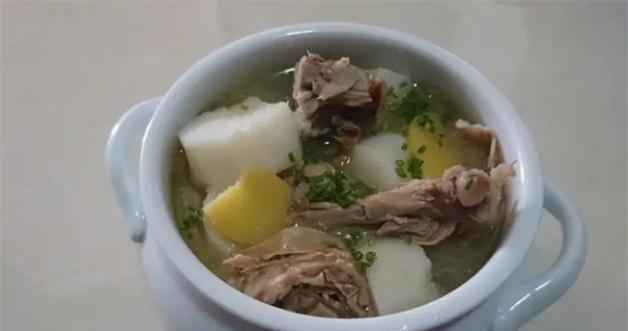 山药老鸭汤的做法（味美营养又养生）