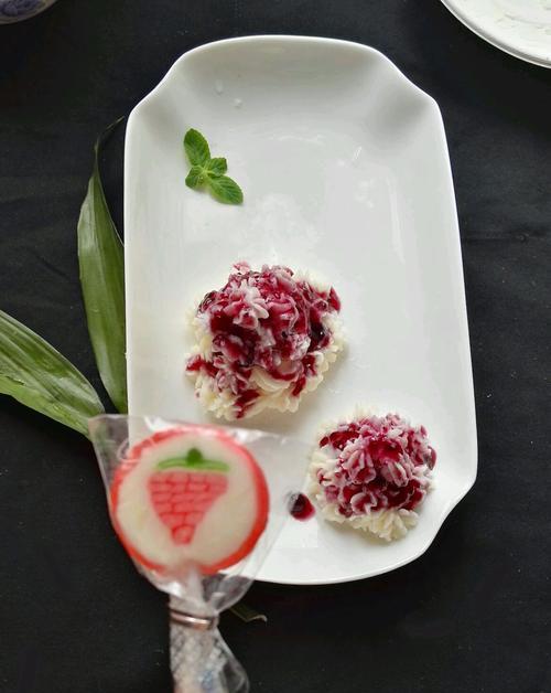 山药蓝莓花，健康美味轻松做（营养美味的山药蓝莓花）