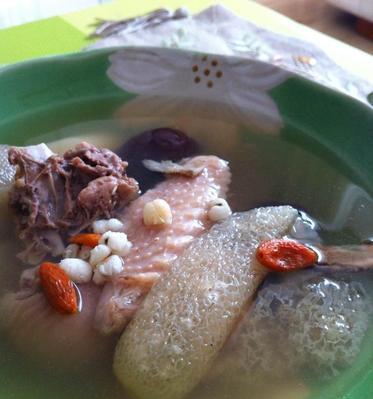 家常美食——山药鸡爪汤（营养丰富的汤菜）