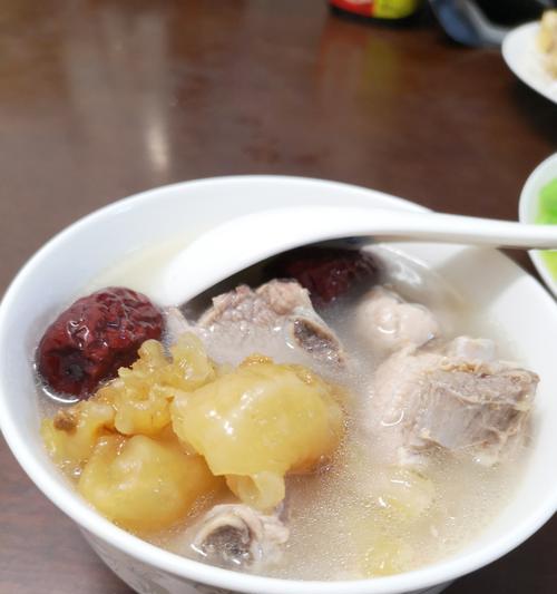 家常美食——山药鸡爪汤（营养丰富的汤菜）
