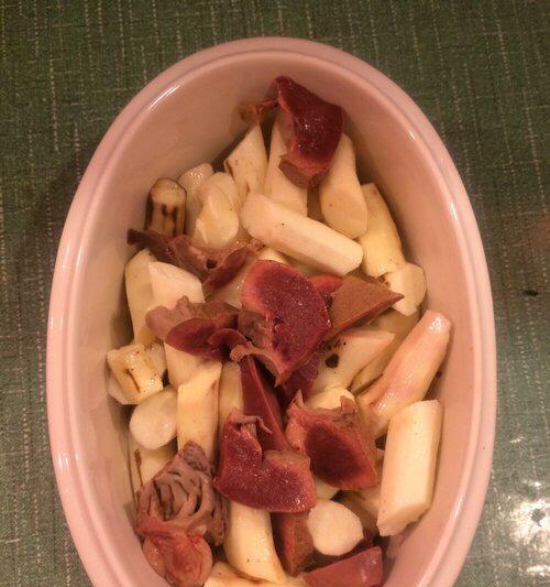 山药炖黑腿鸡，滋补佳品（家庭美食的健康之选）