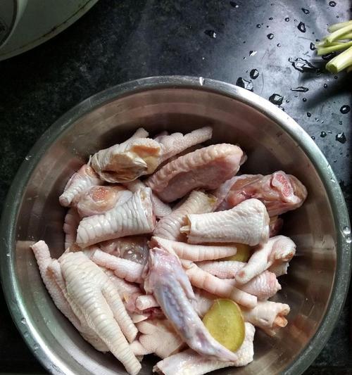 山药炖黑腿鸡，滋补佳品（家庭美食的健康之选）