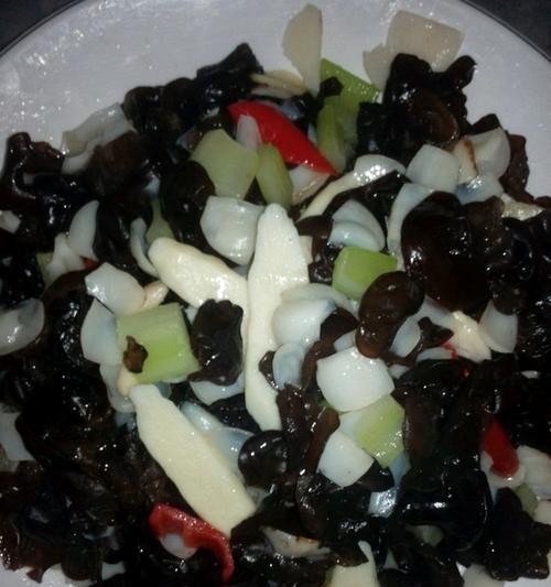 山药炒生菜，滋补养生的佳肴（美味又营养的山药炒生菜）