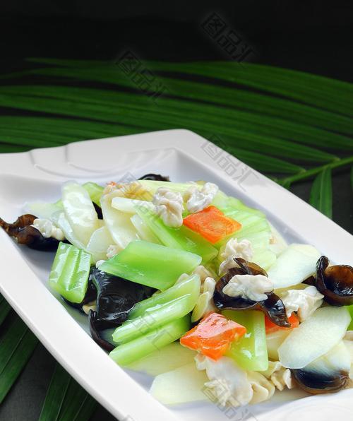 山药参鸡膳，美味又滋补（一道营养丰富的家常菜）
