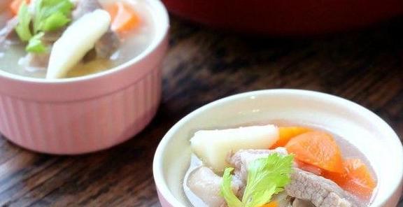 山药煲羊汤，暖身养身良方（掌握烹饪技巧）