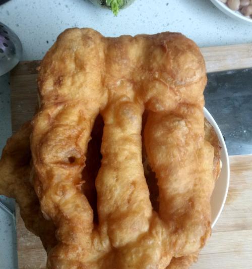 学会制作山西炸油饼，让你的早餐更加美味（传统早餐美食的制作教程）